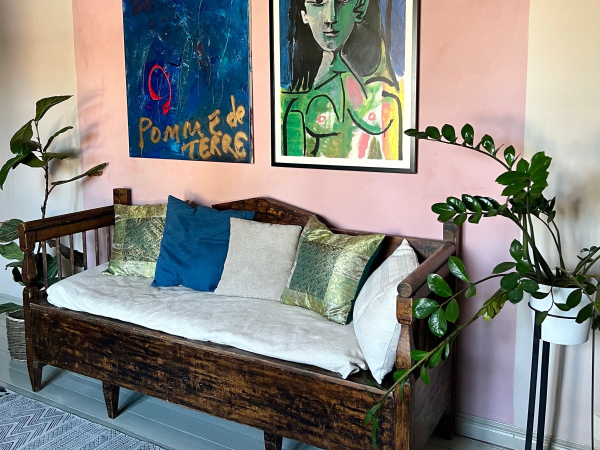 Vanha puusohva ja pientä&nbsp;pintaremonttia